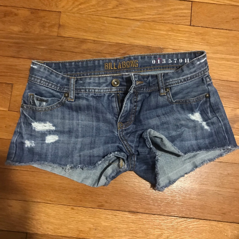 🌸BILLABONG🌸 low rise shorts! great condition!!
